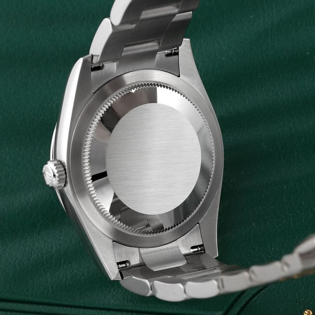 Rolex Oyster Perpetual 124200 Image 2